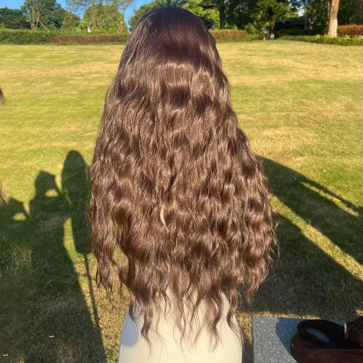 Perruque longue ondulée lacet marron châtain : cheveux synthétiques résistants à la chaleur