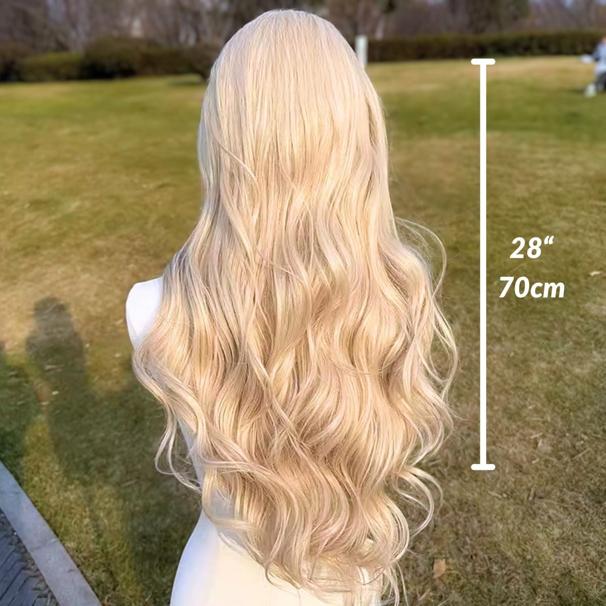 Perruque longue et blonde chaude : lacets HD, résistante à la chaleur