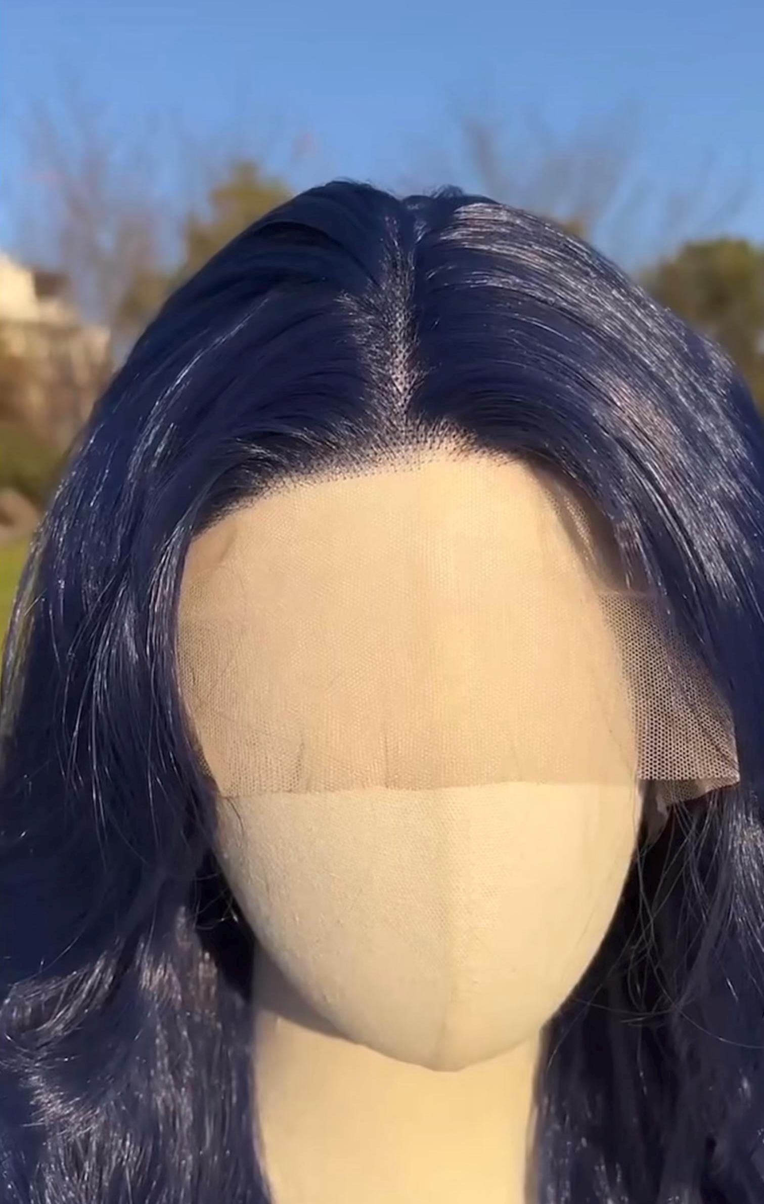 Perruque longue ondulée bleu foncé lacets : style gothique d'Halloween synthétique