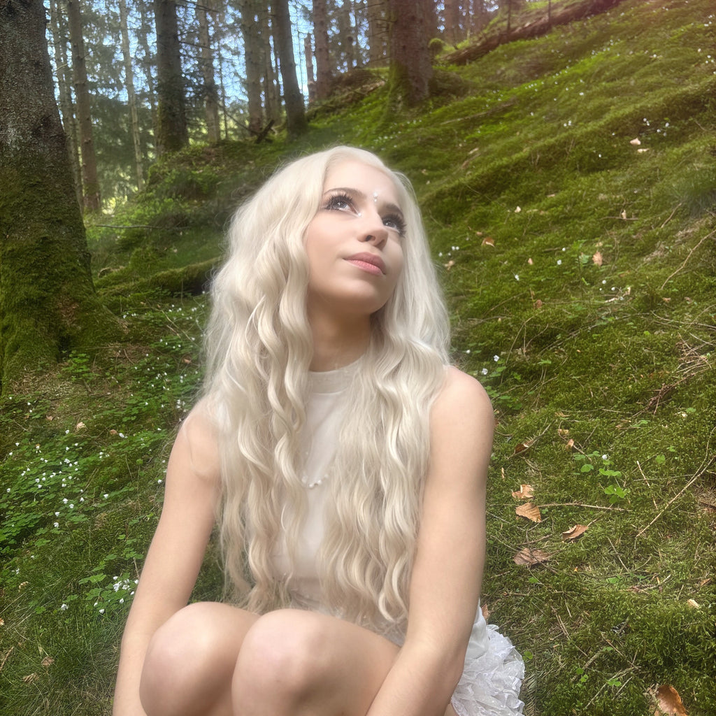 Celeste™ – 28” Wavy Platinum Synthetic Wig