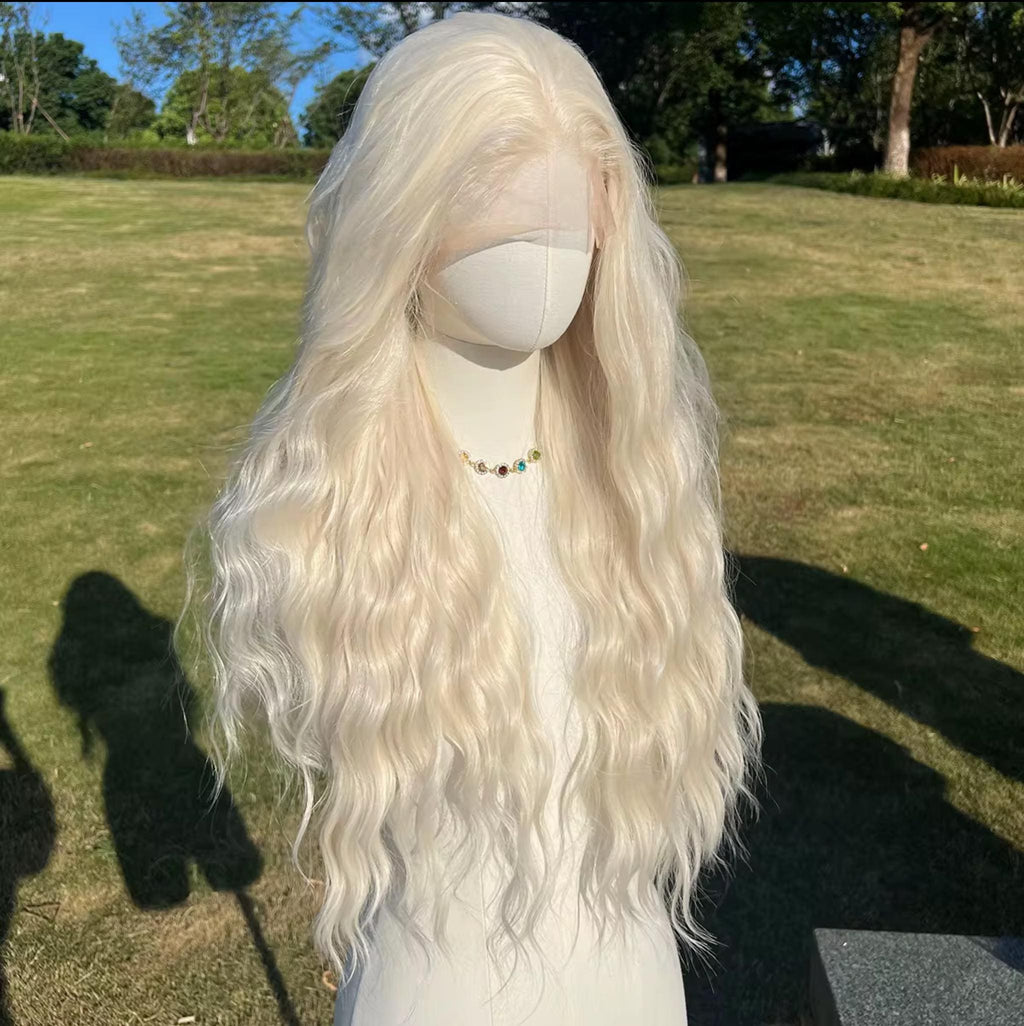 Perruque blonde platine : longue lace frontale synthétique résistante à la chaleur et ondulée